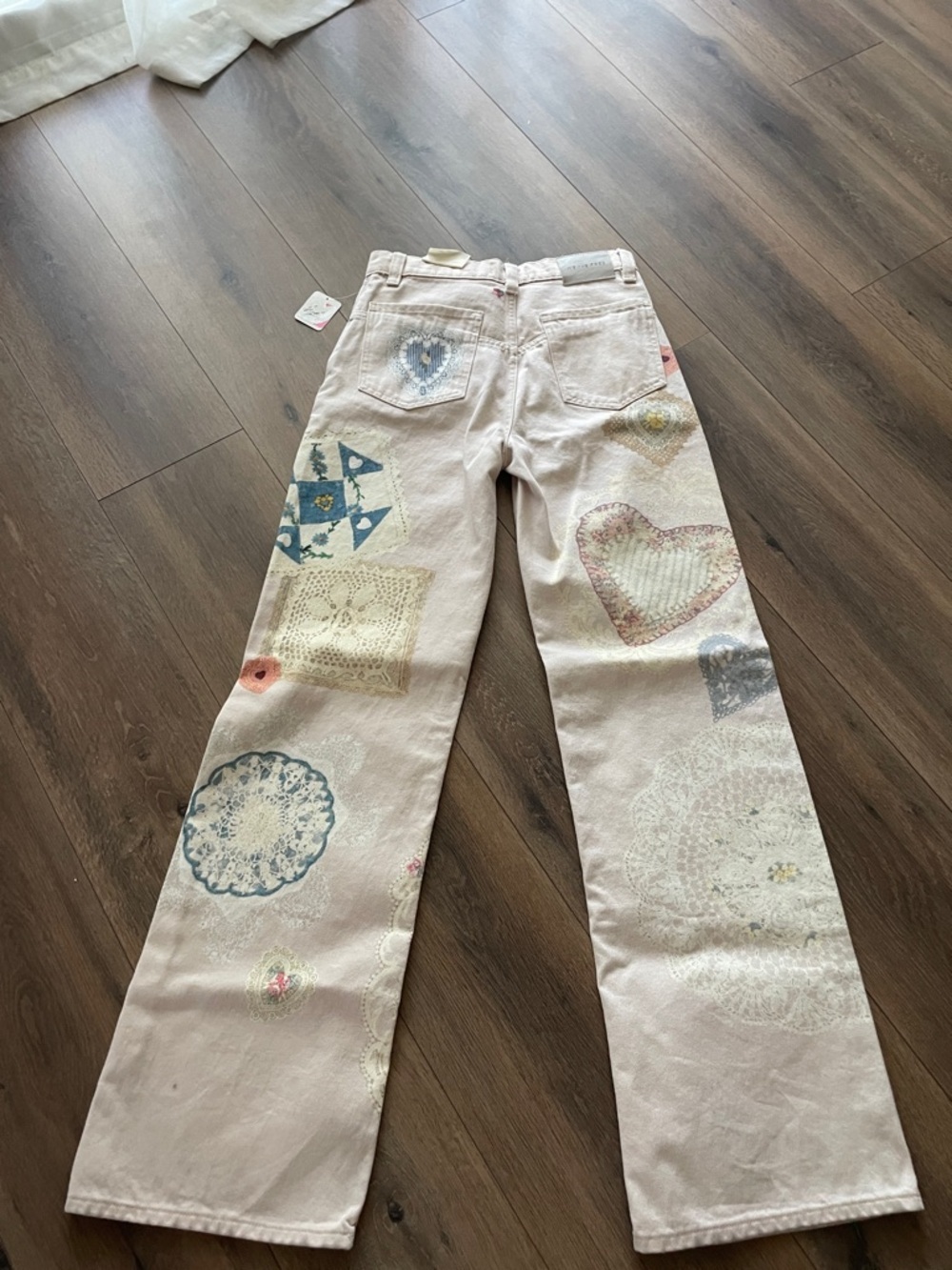 Free People Tinsley Illusion Printed Jeans- Heirloom Ivory Hearts- Size - Picture 8 of 10